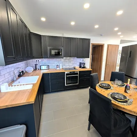 Monbuhim Four Apartment *