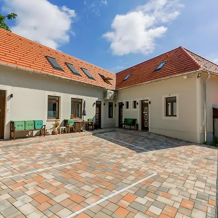 Monbuhim Four Apartman Veszprém