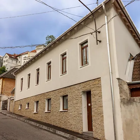 Monbuhim Four Apartman