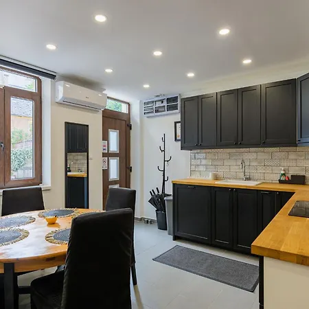 Apartman Monbuhim Four *